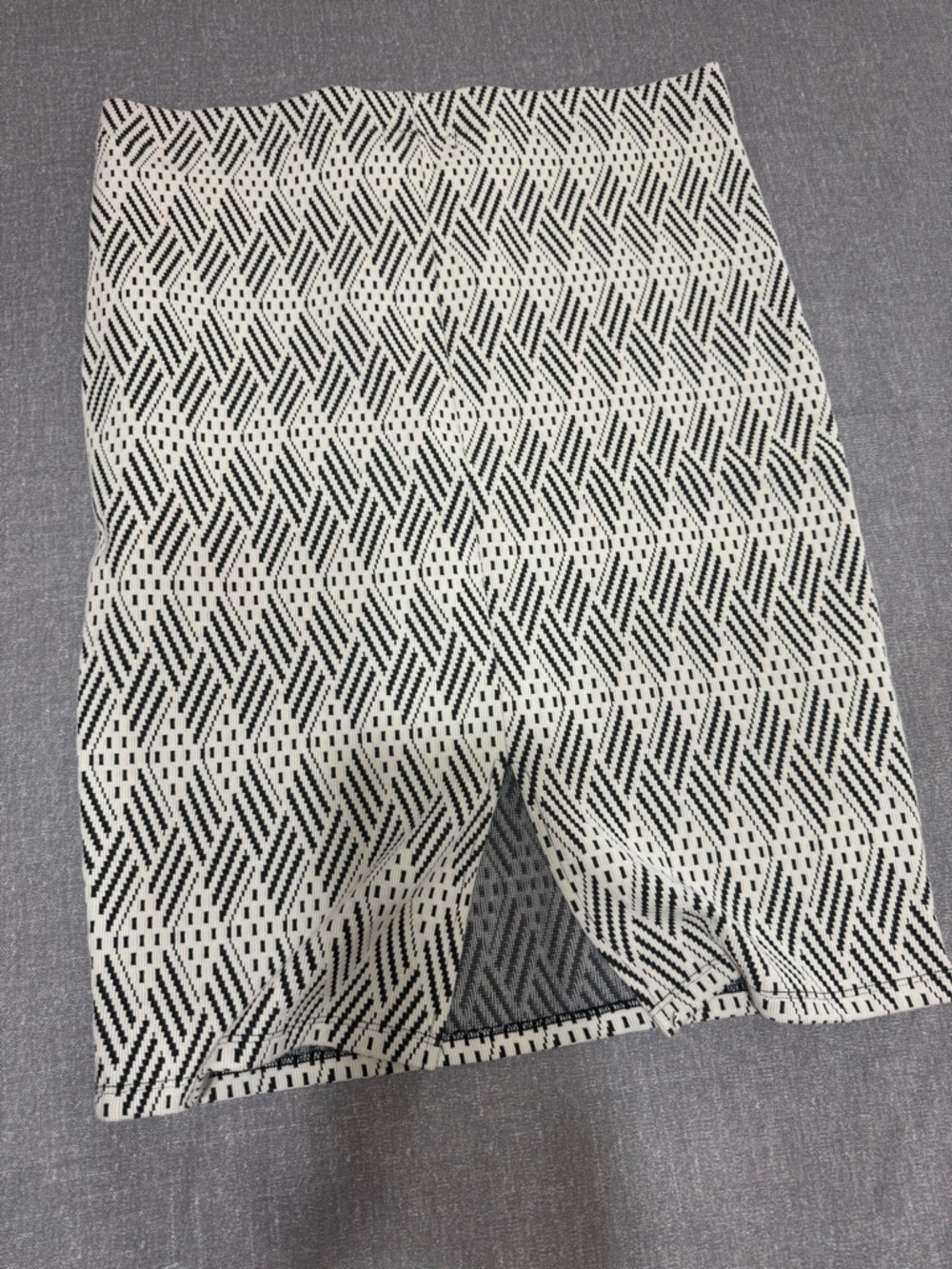 Forever 21 Black & White Geometric Crop Top and Mini Skirt Set - Picture 2 of 6